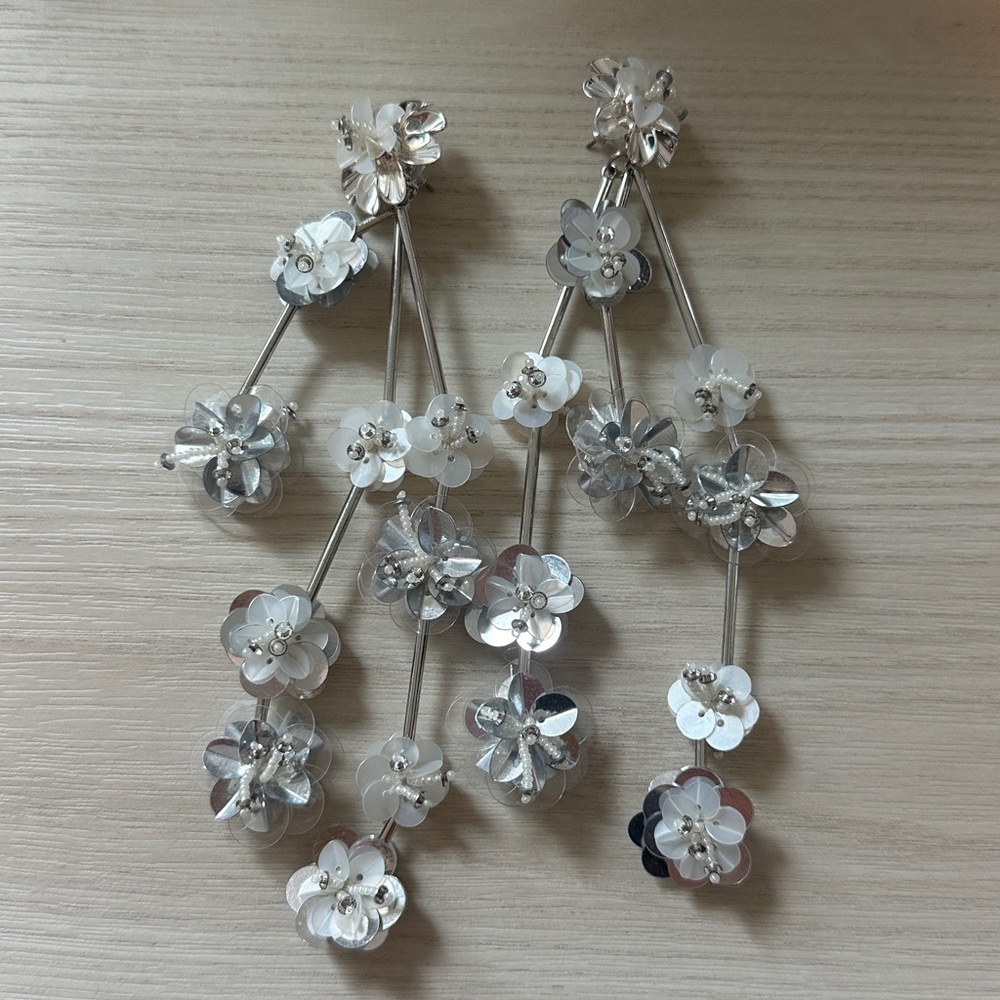 NWOT MIGNONNE GAVIGAN Britta Flower Dangle Earrings